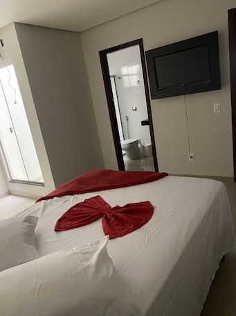 Free WiFi, bed sheets. Hotel Cristalina
