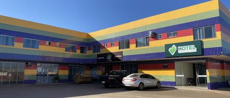 Fachada de la propiedad