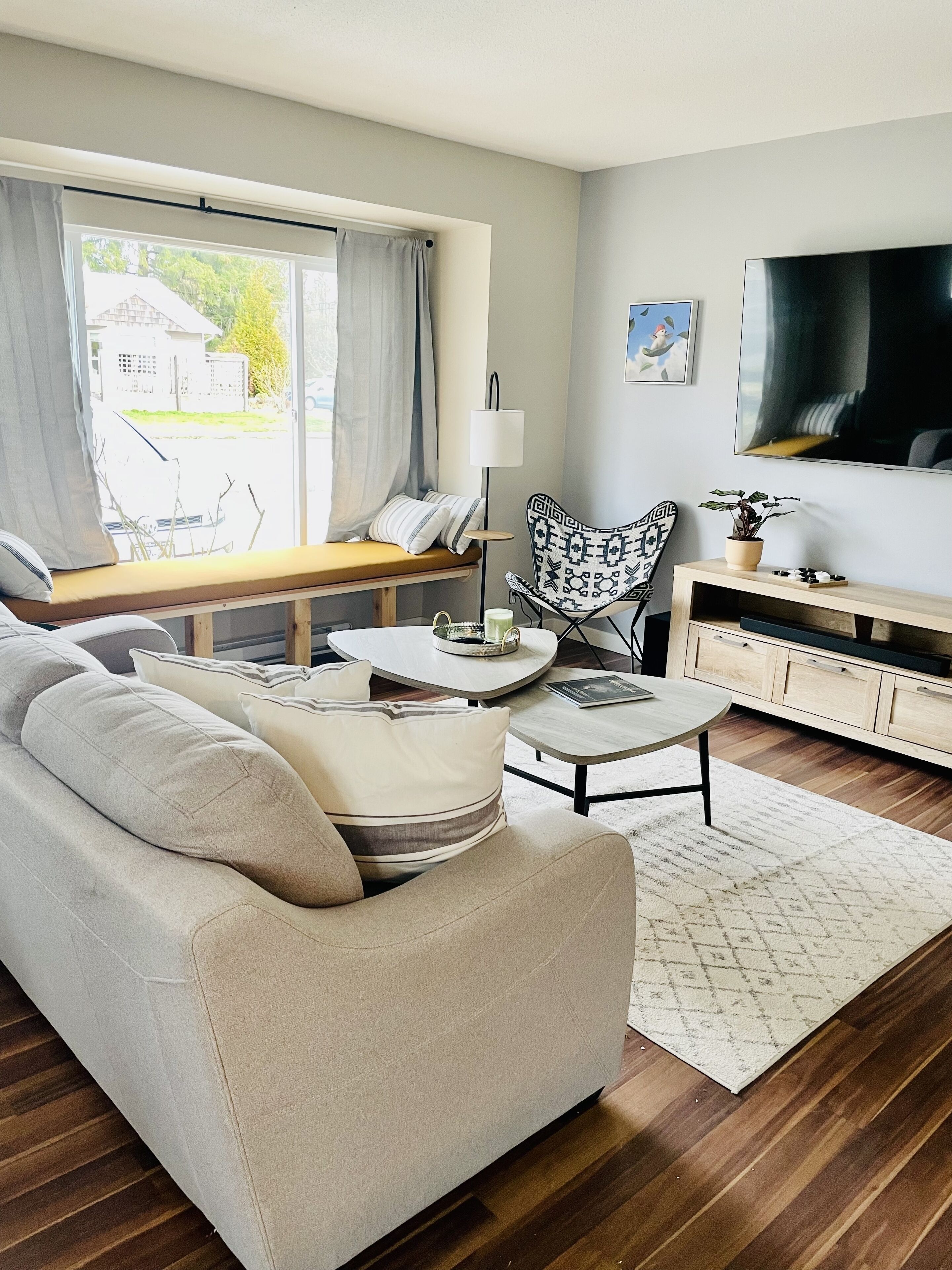 Cozy Two Bedroom with Hot Tub