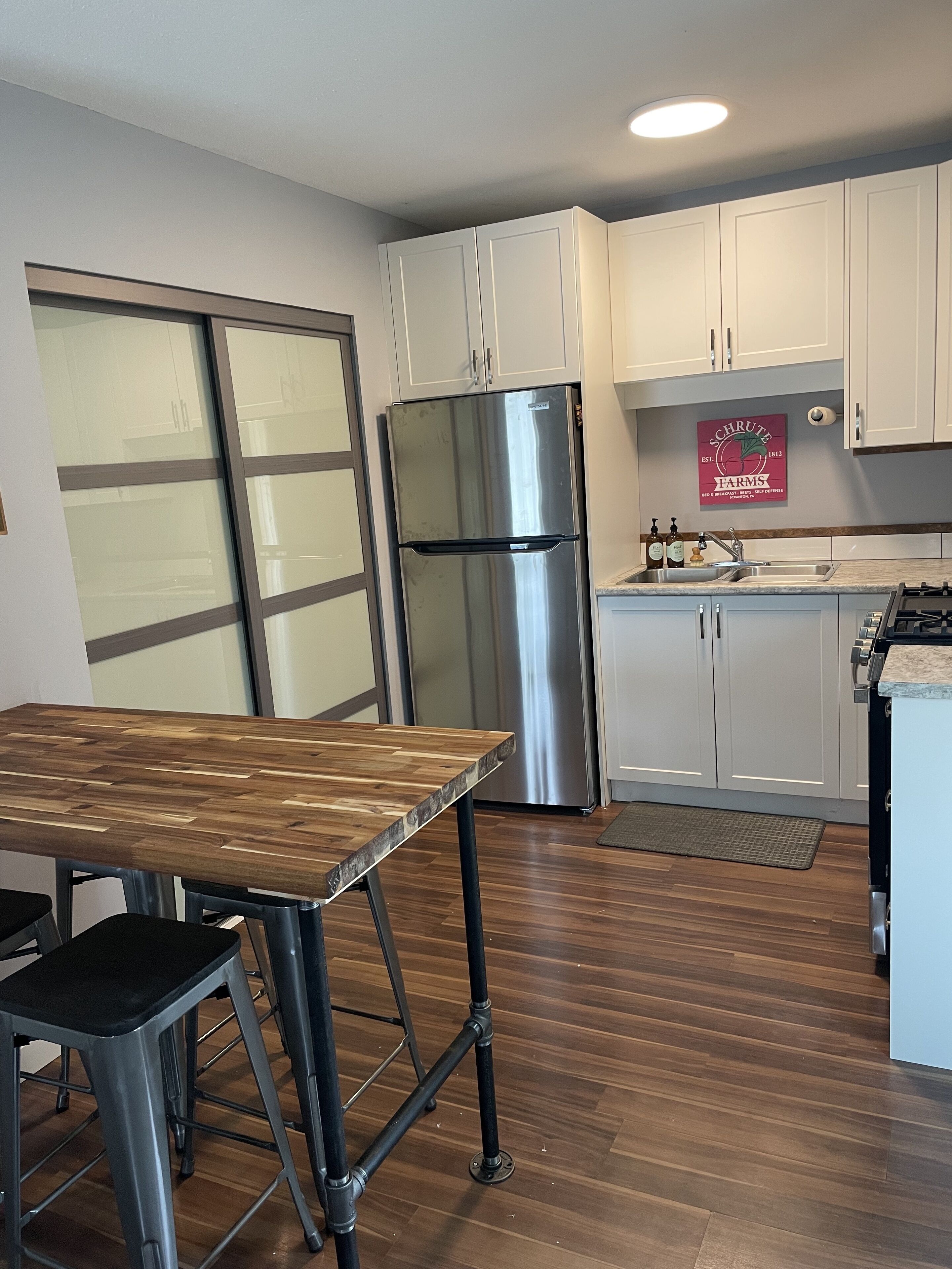 Cozy Two Bedroom with Hot Tub