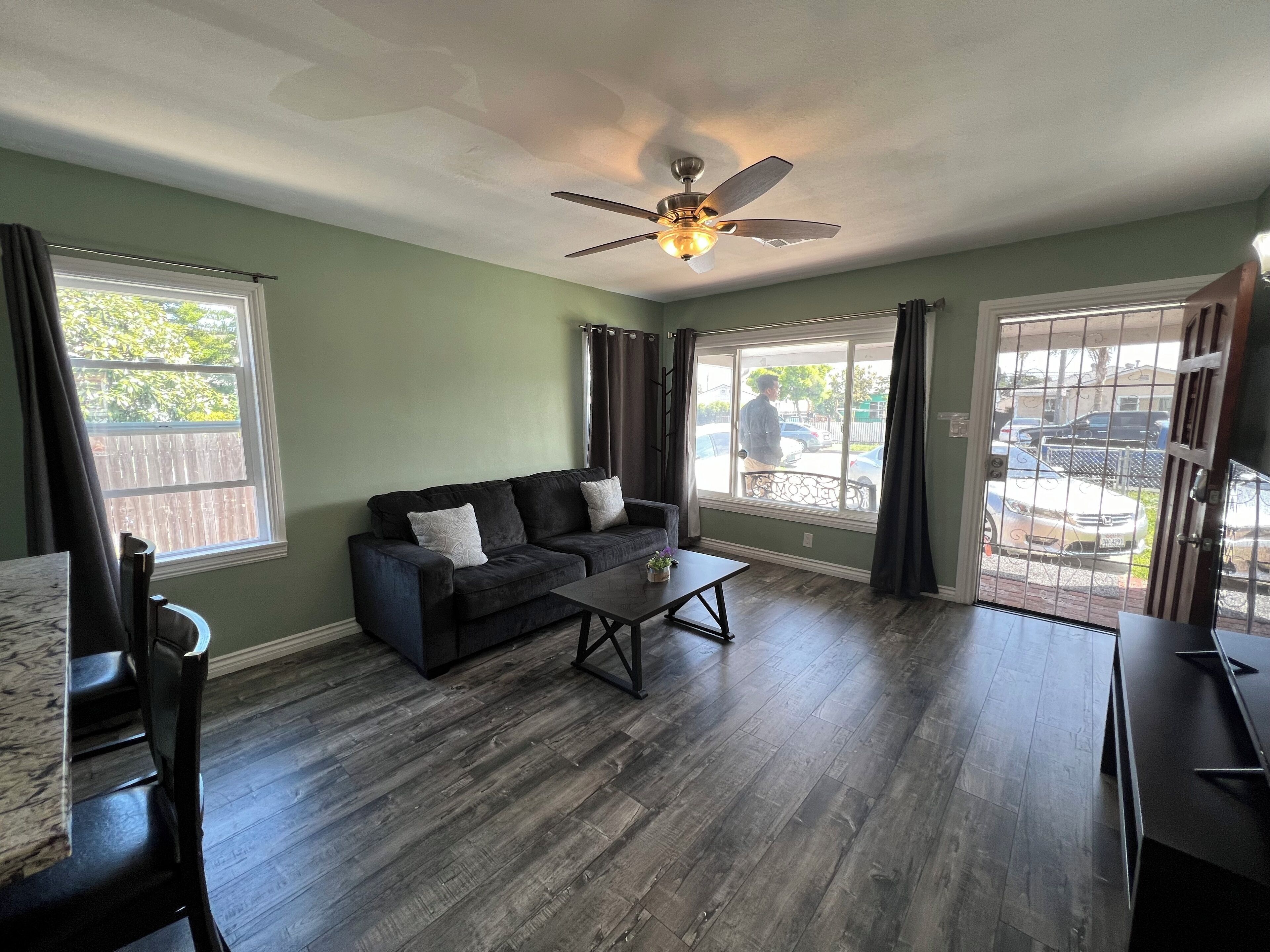 Cheerful 2 Br/1 Full Bath Home Near Sofi/beaches - Hawthorne