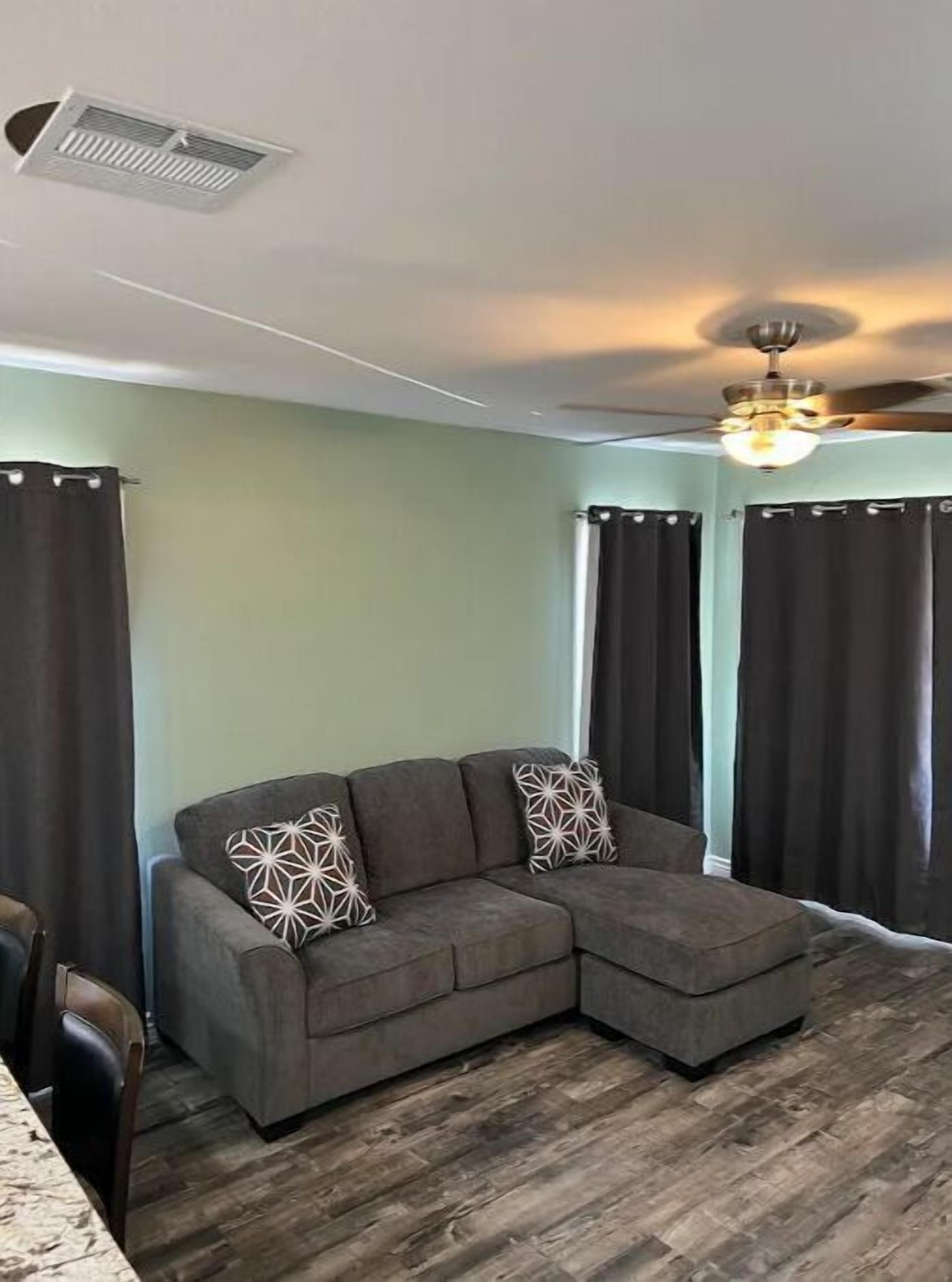 Cheerful 2 br/1 full bath home near SoFi/Beaches