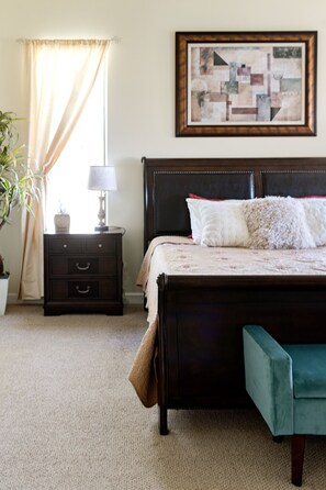 4 bedrooms, travel crib, free WiFi, bed sheets - The Genoa House ~ Oasis in the Hills (Fountain Hills)