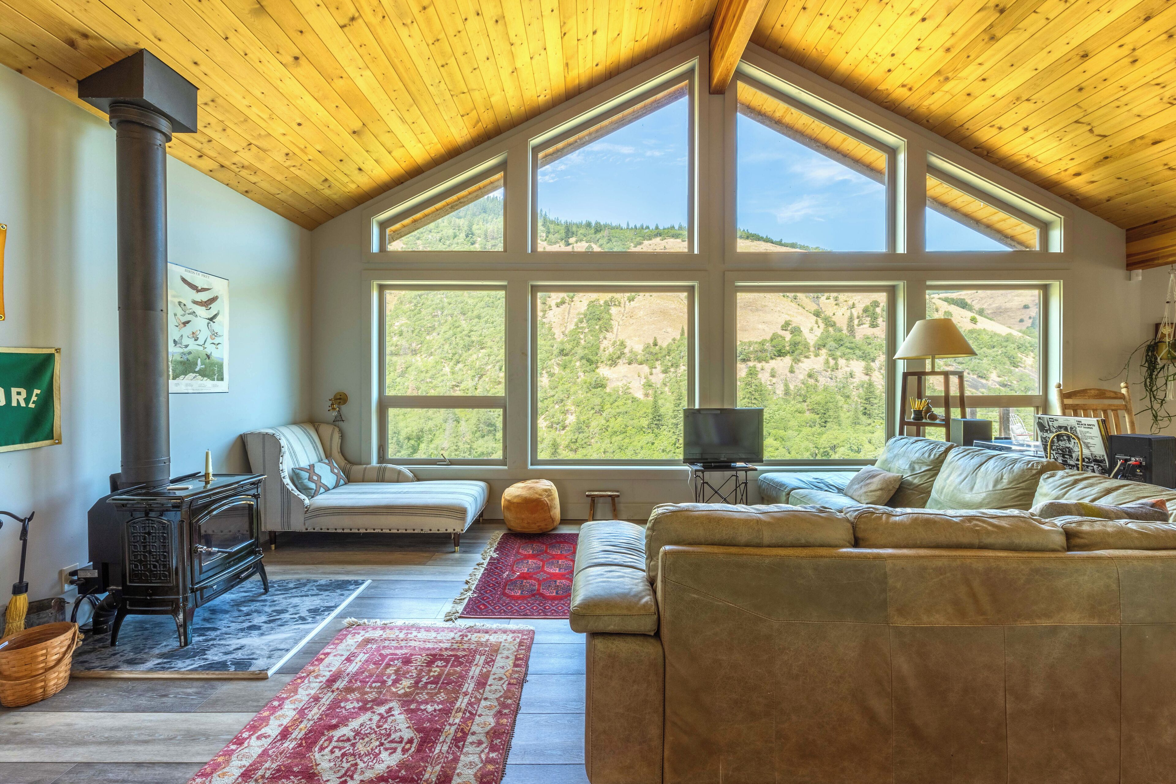 Klickitat River View, Hot Tub, Country Setting on 20 Acres