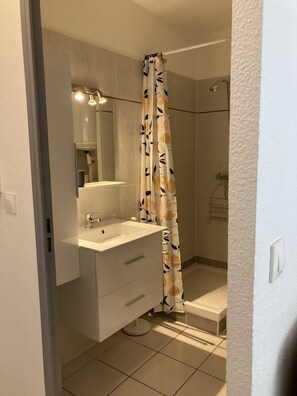 Hair dryer - Appartement T2 Lumineux et Moderne Avec Parking - 4voil245 - (CANET PLAGE)