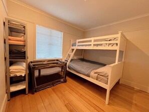 2 bedrooms, iron/ironing board, travel cot, WiFi
