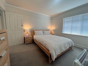 2 bedrooms, iron/ironing board, travel cot, WiFi - The Bridge Seaside Riveting House at Rose Bay (Rose Bay)