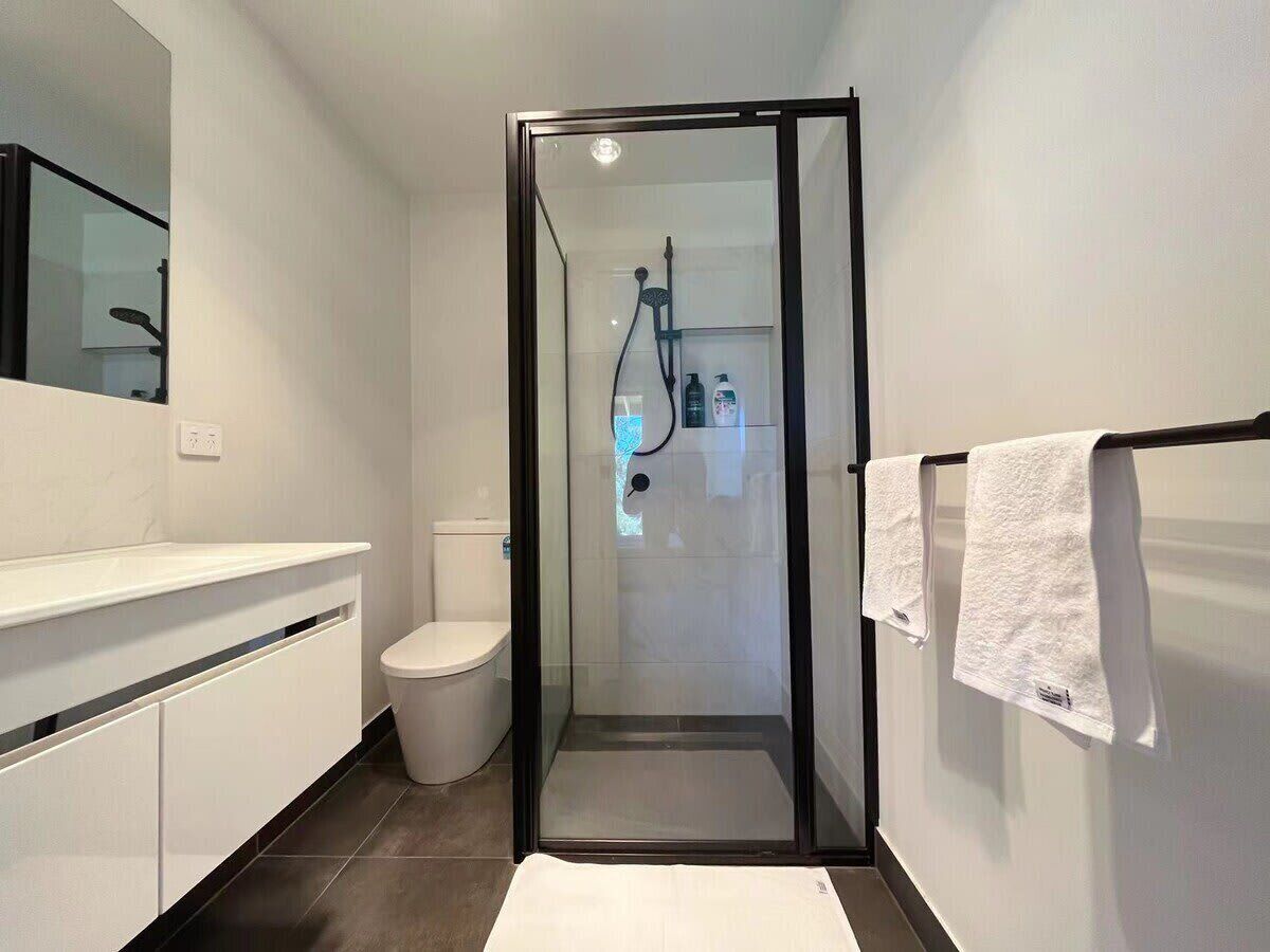 Shower, hair dryer, towels, shampoo