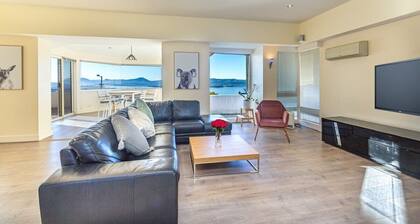 Swan Sea Retreat - Stunning 360 Waterfront views