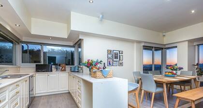 Swan Sea Retreat - Stunning 360 Waterfront views