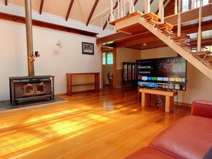 Interior - Coastal Cabin next to Bruny Island Ferry (Kettering)