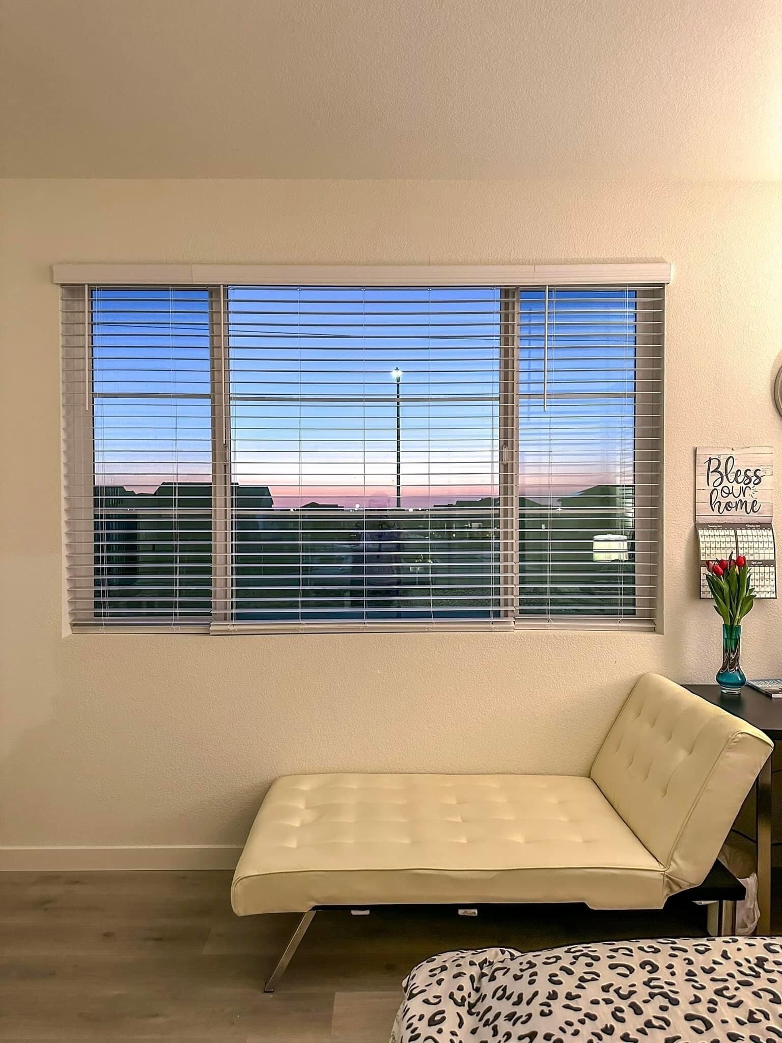 A1- King bed master room with TV at Roseville