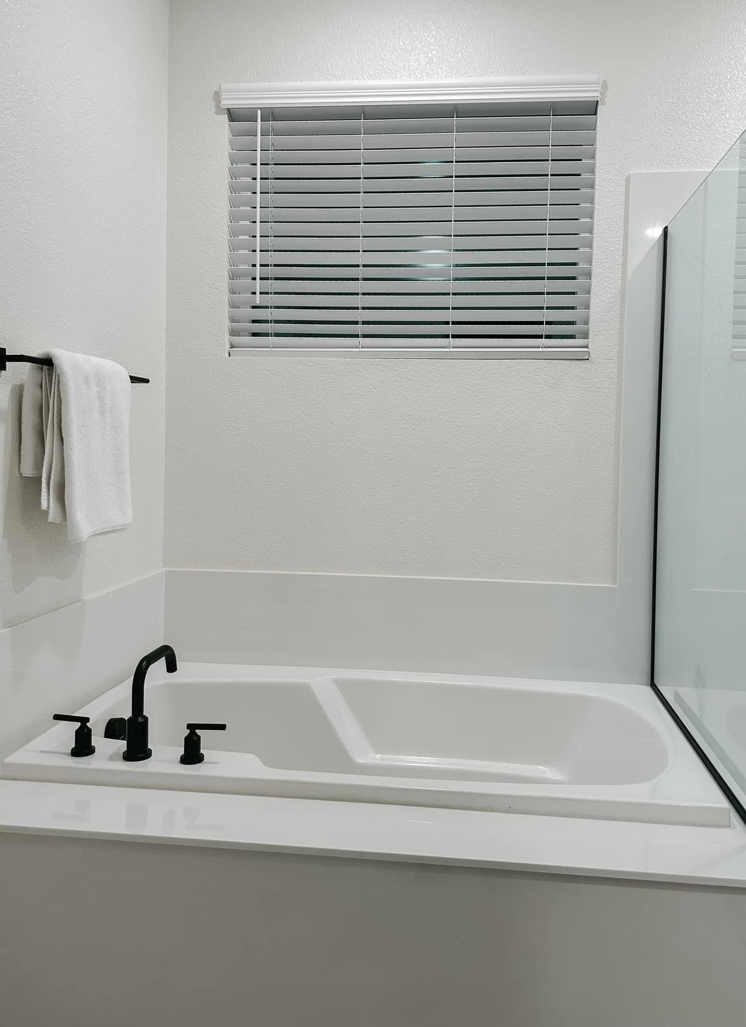 A1- King bed master room with TV at Roseville