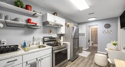 Modern Family Friendly Cozy 2-Bedroom Apartment