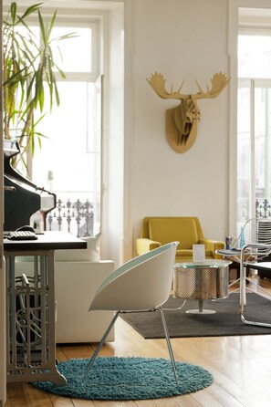 Living area - Lisbon Lounge Hostel (Lisbon)