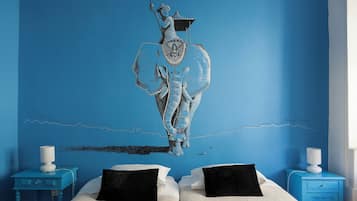 Chambre Standard avec lits jumeaux, salle de bains commune, vue ville | Fer et planche Ă  repasser, Wi-Fi gratuit, draps fournis