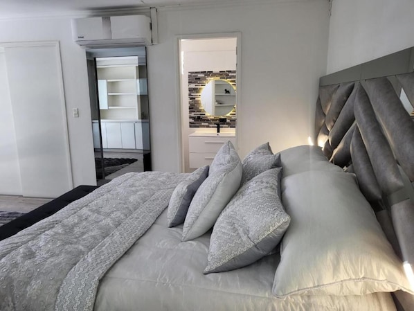 Ropa de cama hipoalergénica, wifi gratis y ropa de cama