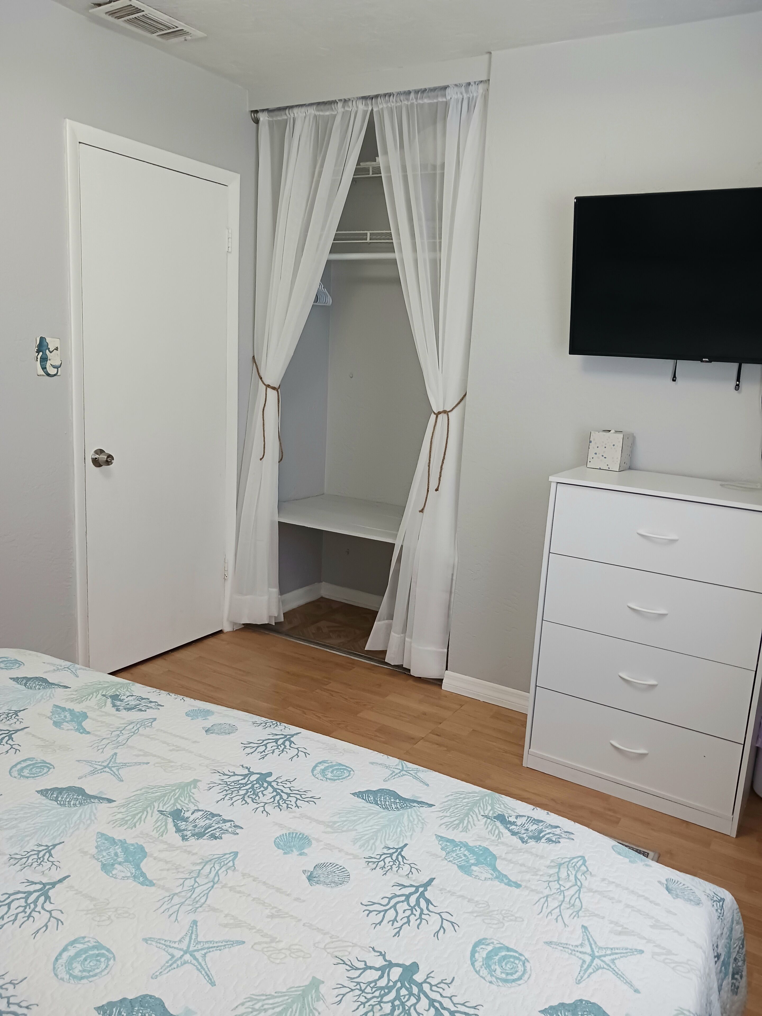 Cozy Bungalow 20 minutes from Gulf Beaches