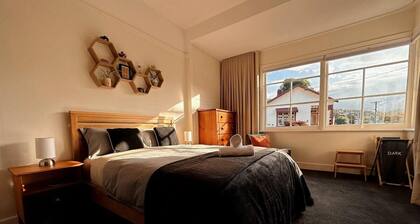 Enchanting Vintage House at South Hobart