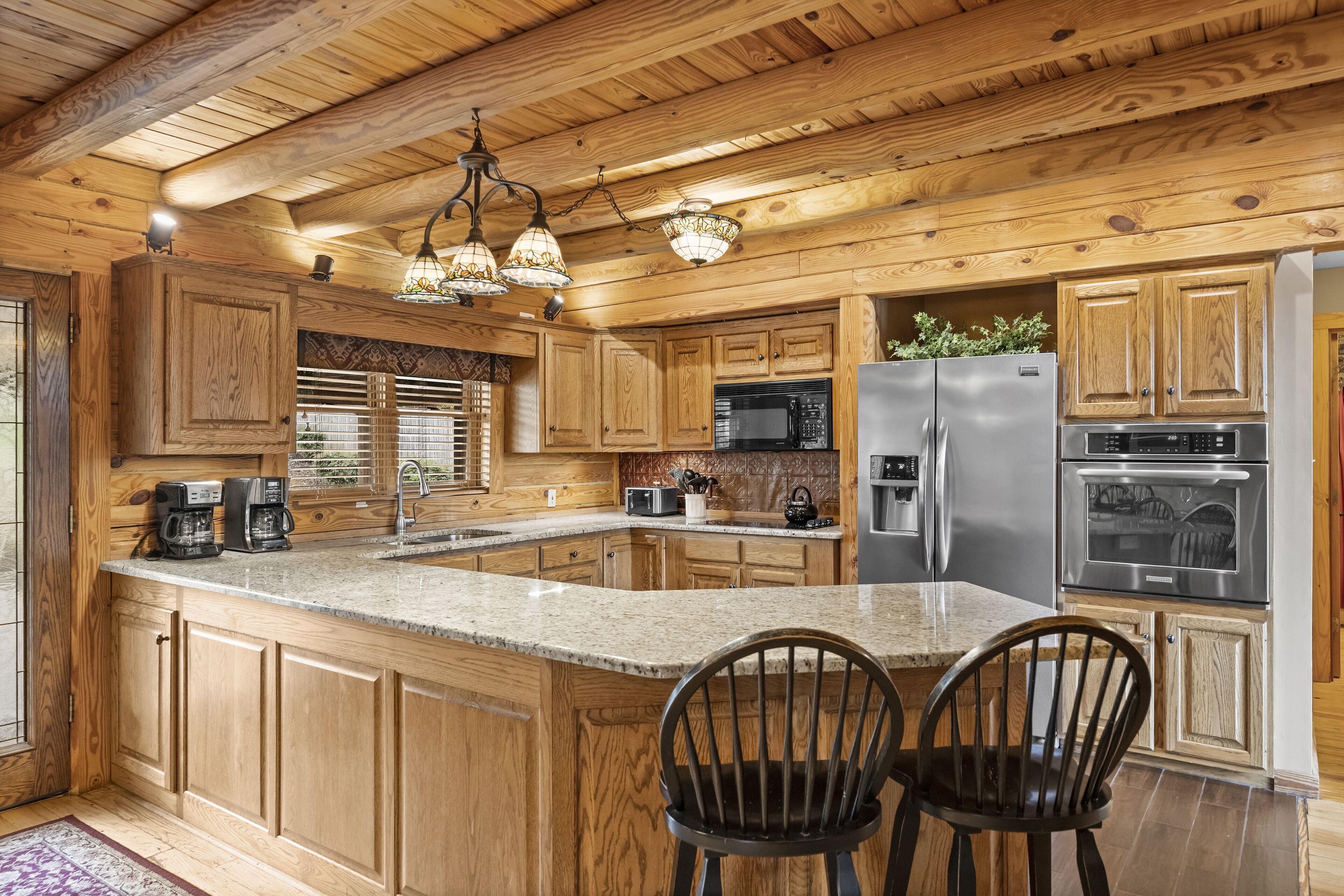 Lakeside Lodge | New management | sleeps 16 | Hot Tub