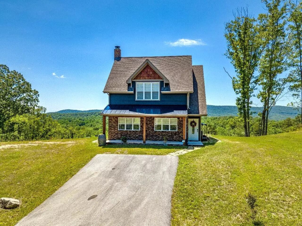 Cozy Mountain Retreat with Amazing Views