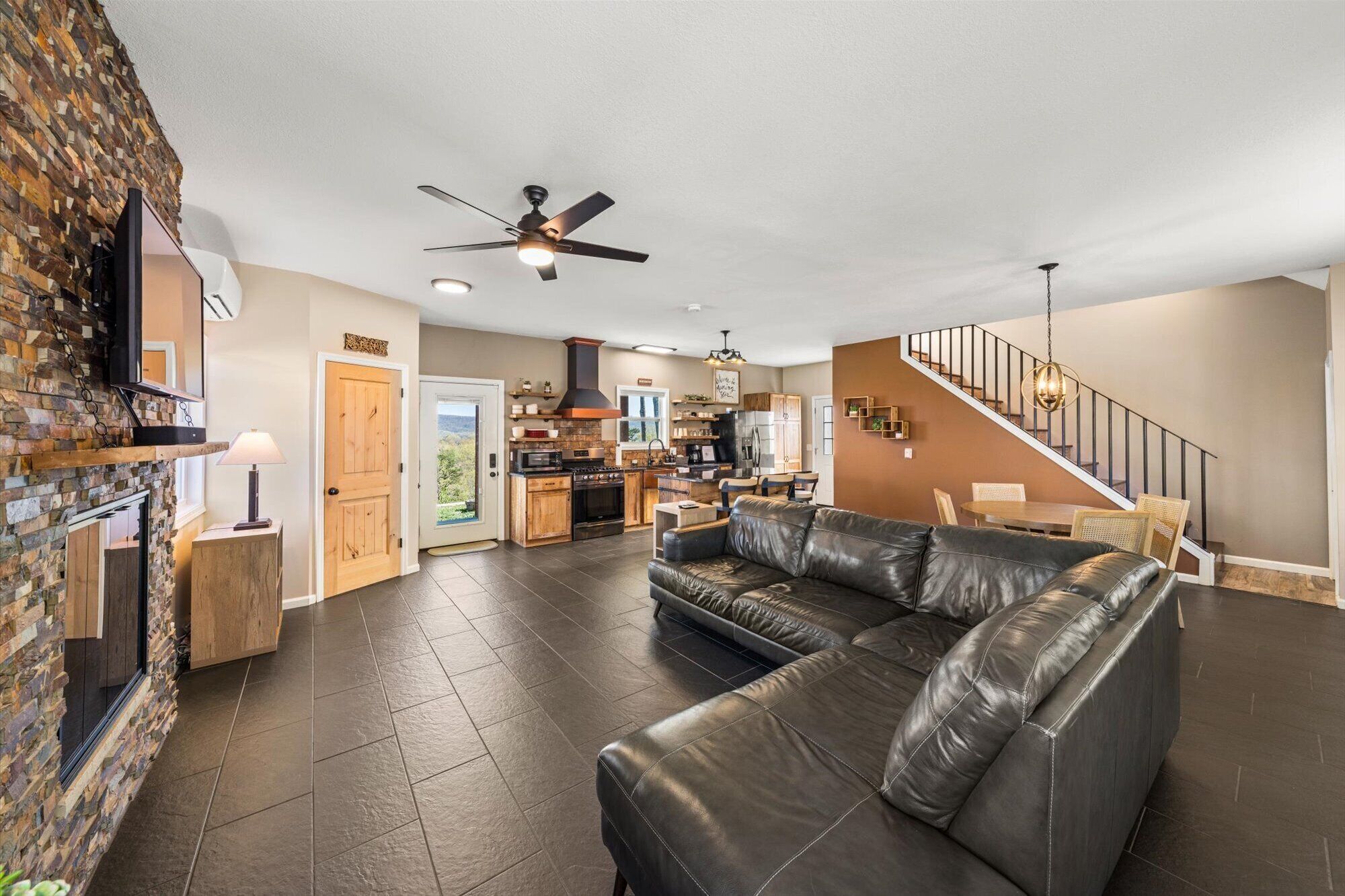 Cozy Mountain Retreat with Amazing Views