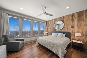 4 habitaciones, tabla de planchar con plancha, wifi y ropa de cama 