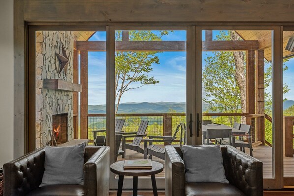 Interior - Zion at Eagles Nest - 4BR, pet friendly, hot tub, wood burning fireplace! (Banner Elk)