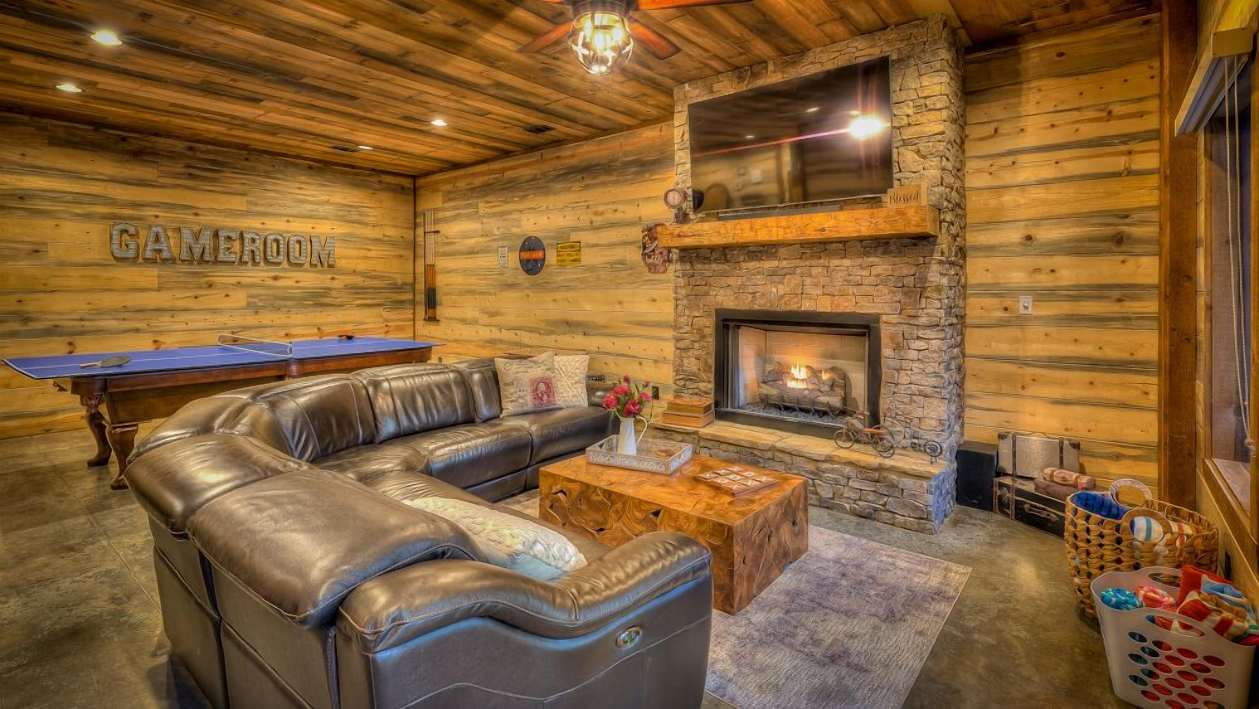 Paradise Creek - Creek Front | Perfect for Families | Hot Tub