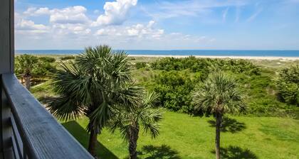 Breath taking ocean views, heated pool access