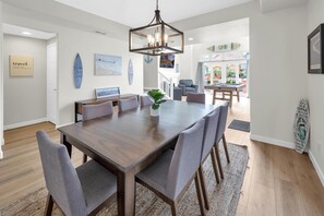 Dining - Sea's the Day in O'Side - New Listing (Oceanside)