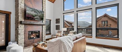 Smart TV, fireplace, stereo