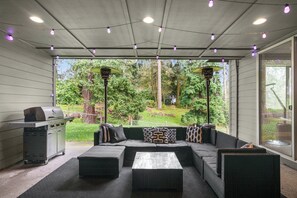 Property grounds - Large Open Home - Gourmet Kitchen - Pool Table (Portland)