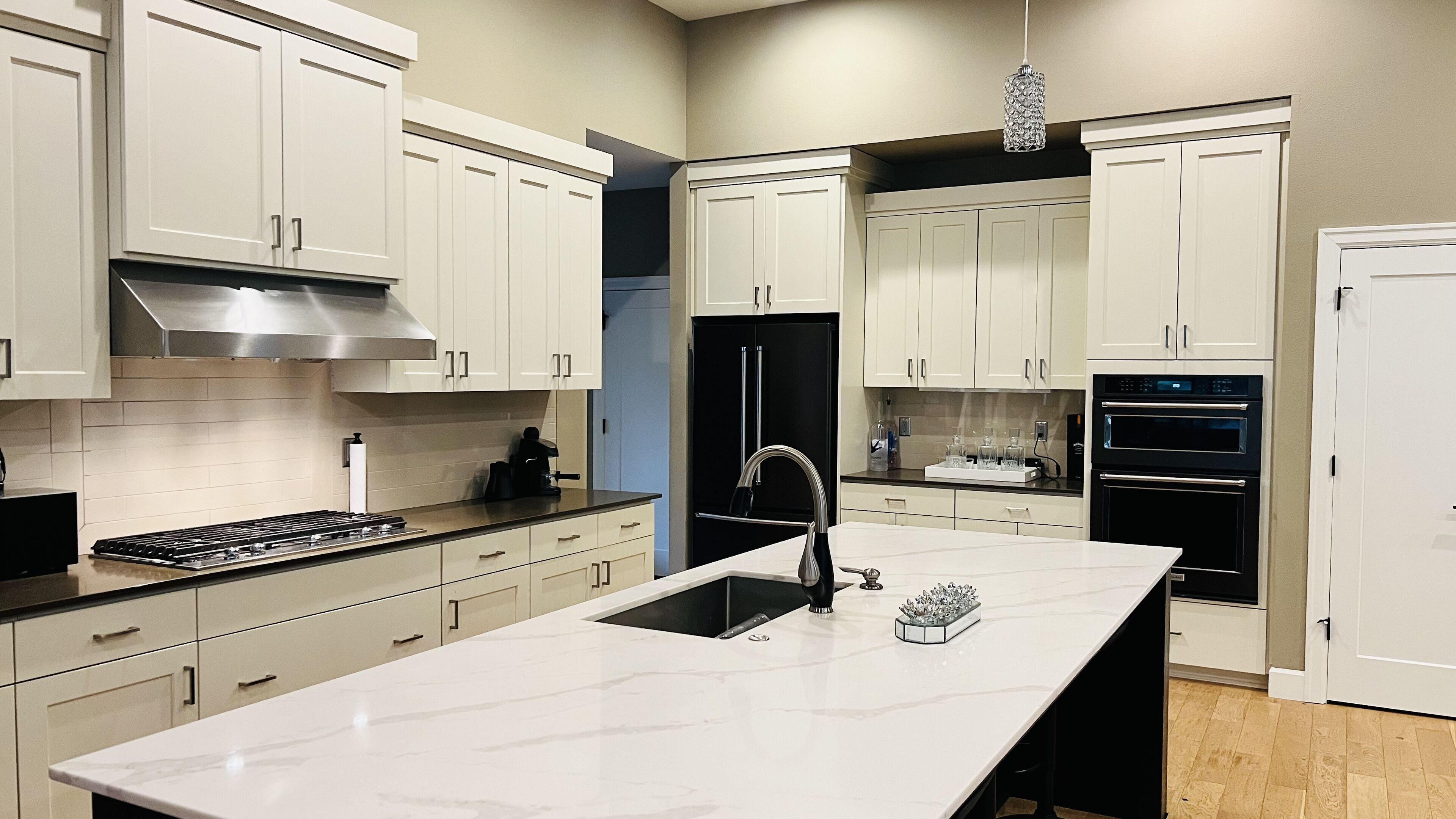 Modern Spacious Home with Gourmet Kitchen
