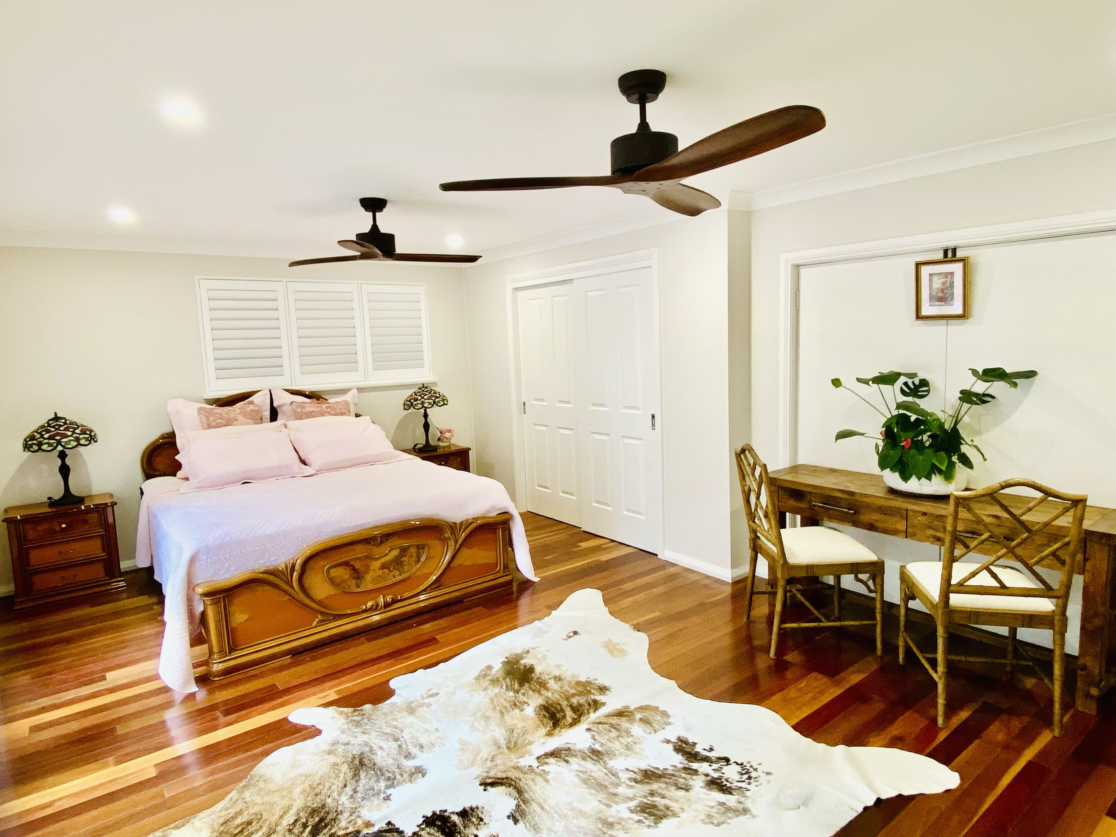 Stylish Self-Contained Guesthouse 5 mins to Trains