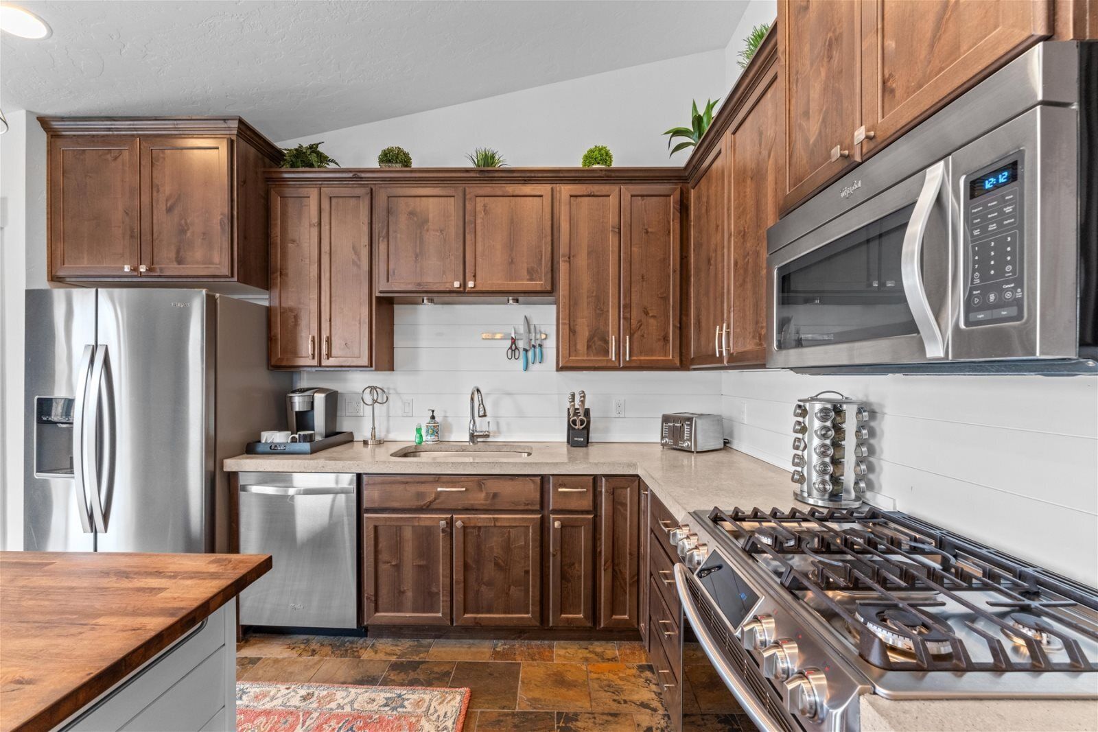 Stunning 4 Bedroom Home in Eagle