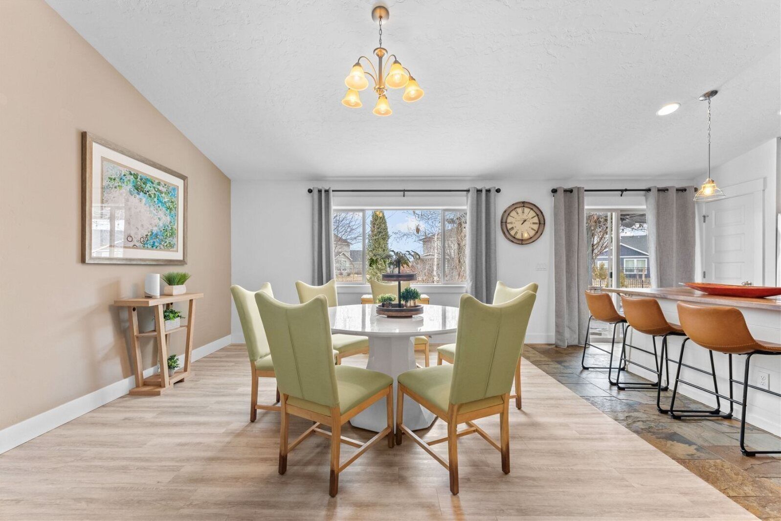 Stunning 4 Bedroom Home in Eagle