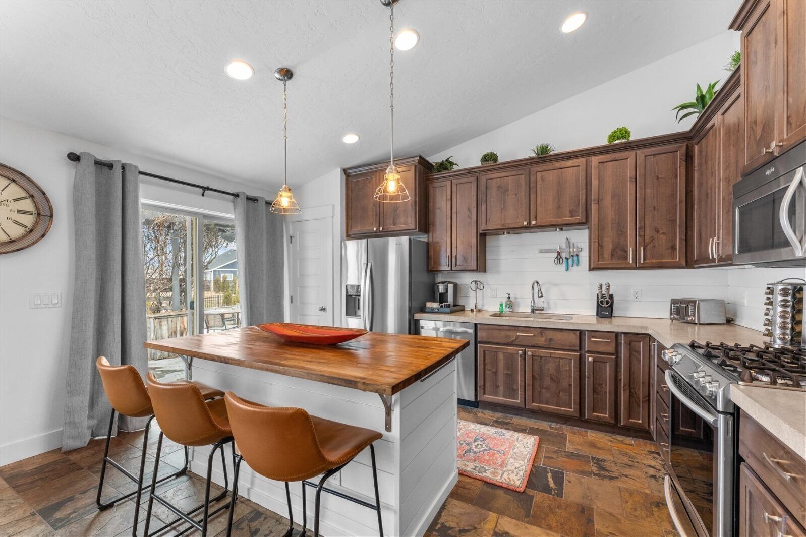 Stunning 4 Bedroom Home in Eagle