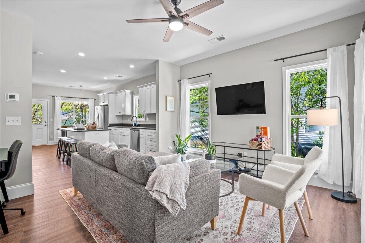 Modern Bungalow 5 min from downtown GVL