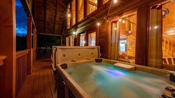 Indoor spa tub