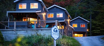 Ioneta - Cabin 2 · Lawrence`s Lakeside Cabins | `Ioneta` Waterfront Retreat + Private Sauna