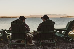 Property grounds - Ioneta - Cabin 2 · Lawrence`s Lakeside Cabins | `Ioneta` Waterfront Retreat + Private Sauna (Rockwood)