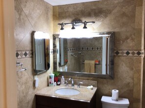 Comfort Double Room | Bathroom