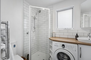 Standard Apartment | Bathroom