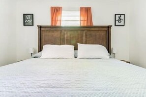 2 bedrooms, desk, iron/ironing board, travel cot