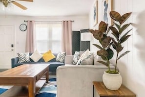 TV - Ideal for Long Stays | Fast Wi-Fi (Thomasville)