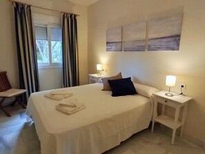 2 chambres, fer et planche à repasser, accès Internet, draps fournis