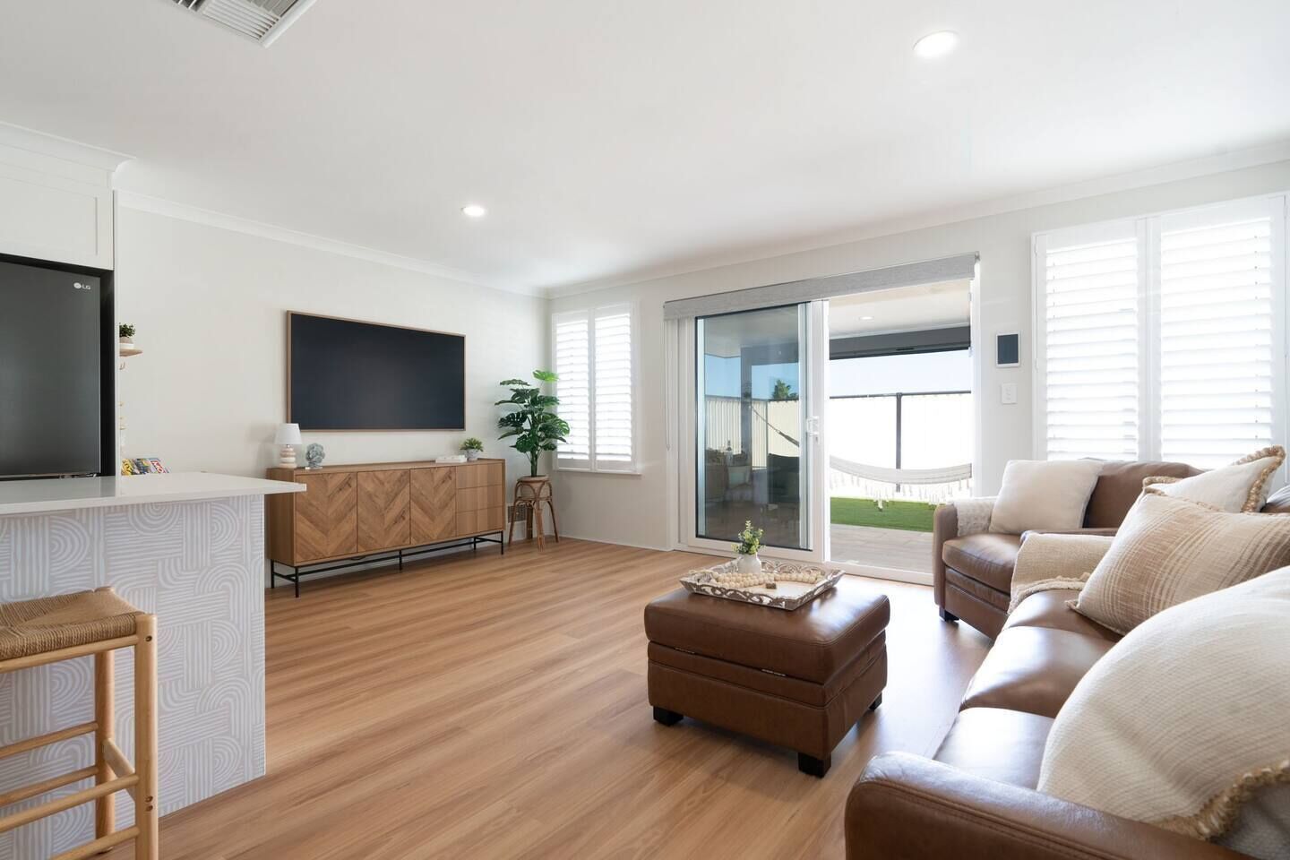 Samsung Smart TV and view of the outdoor patio