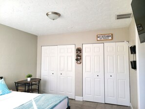 1 bedroom, free WiFi, bed sheets - Beautiful University Pines Studio in Sarasota (Sarasota)