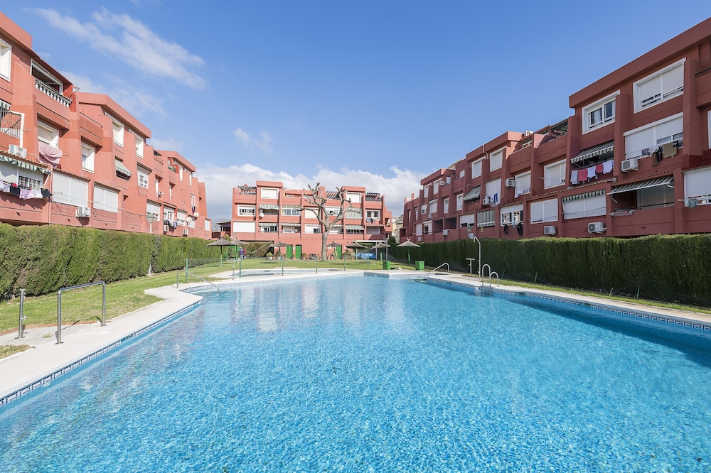 CAMAROTE DE ALGETARES - Apartment with shared pool and free WiFi.